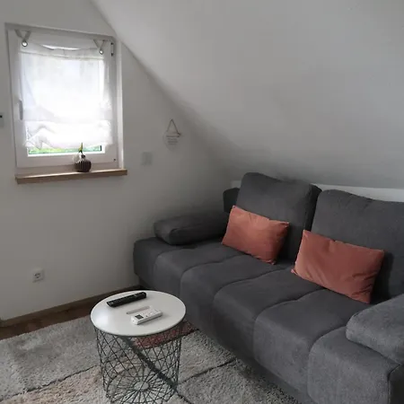 Kleine, Gemuetliche Dachgeschosswohnung Apartmán Laudenbach (Rhein-Neckar)