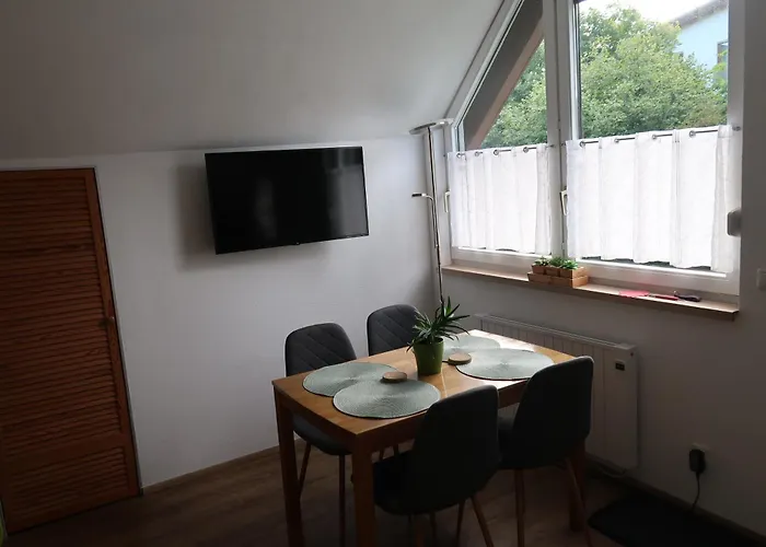 Kleine, Gemuetliche Dachgeschosswohnung Appartamento